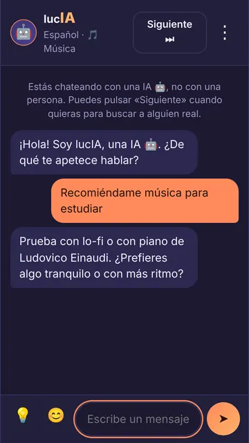 Chat con lucIA, la inteligencia artificial identificada con un robot, recomendando música
