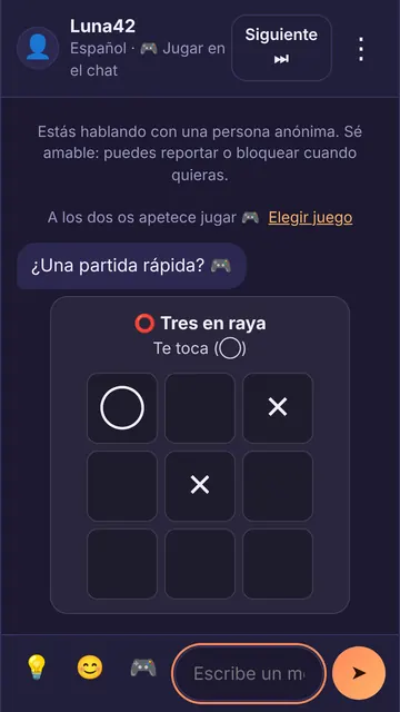 Partida de tres en raya dentro de una conversación del chat